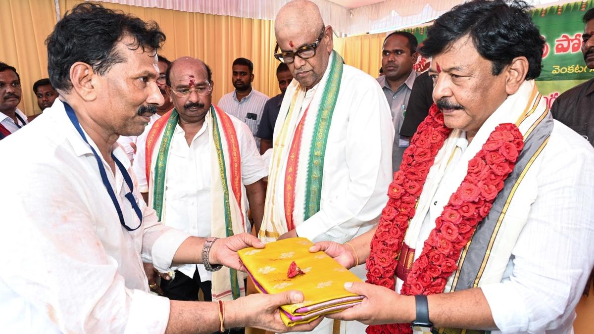 Ministers offer silk vastrams for ‘Poleramma Jatara’ in Venkatagiri
