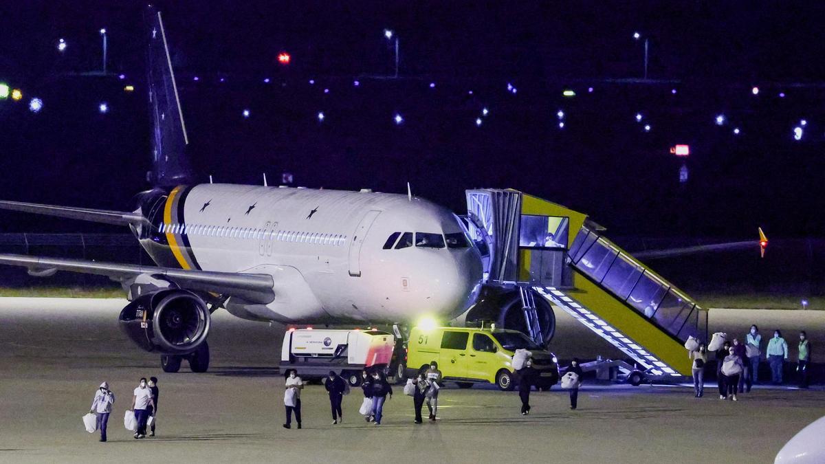 Last evacuation flights from hantavirus ship land in Netherlands