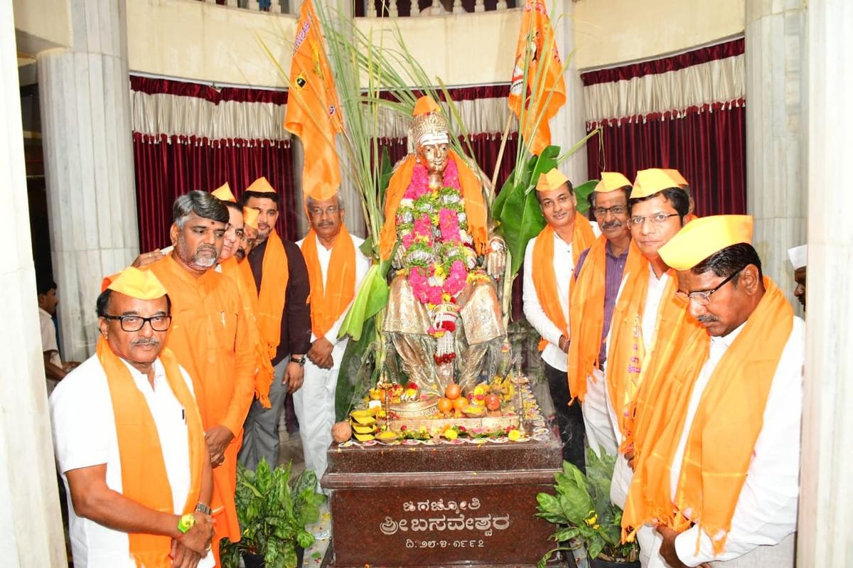 Hyderabad Karnataka Education Society president and Legislative Council member Shashil G. Namoshi (left) at the launch of Basavaprasada, a programme to provide free meal to patients at Basaveshwara Hospital in Kalaburagi, during Basava Jayanthi celebrations on April 30, 2025. 