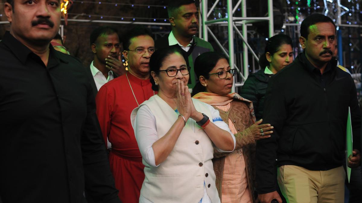 West Bengal govt employees start dharna demanding DA at par with Central counterparts