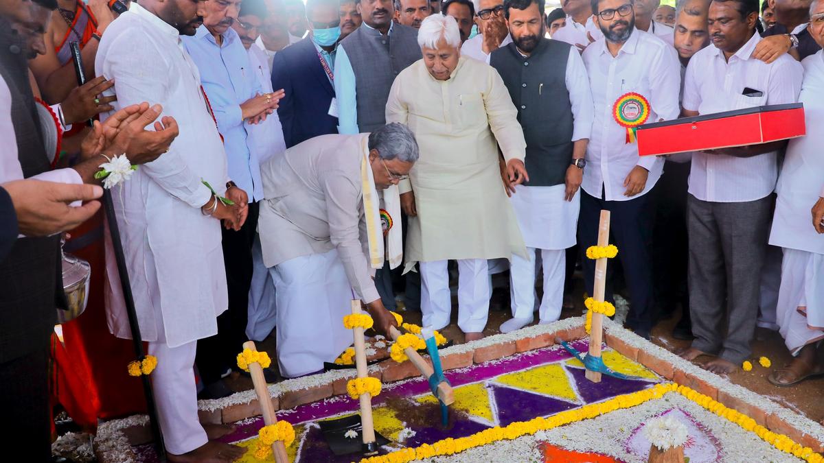 Siddaramaiah initiates excavation in Lakkundi, promises requisite funds for open museum