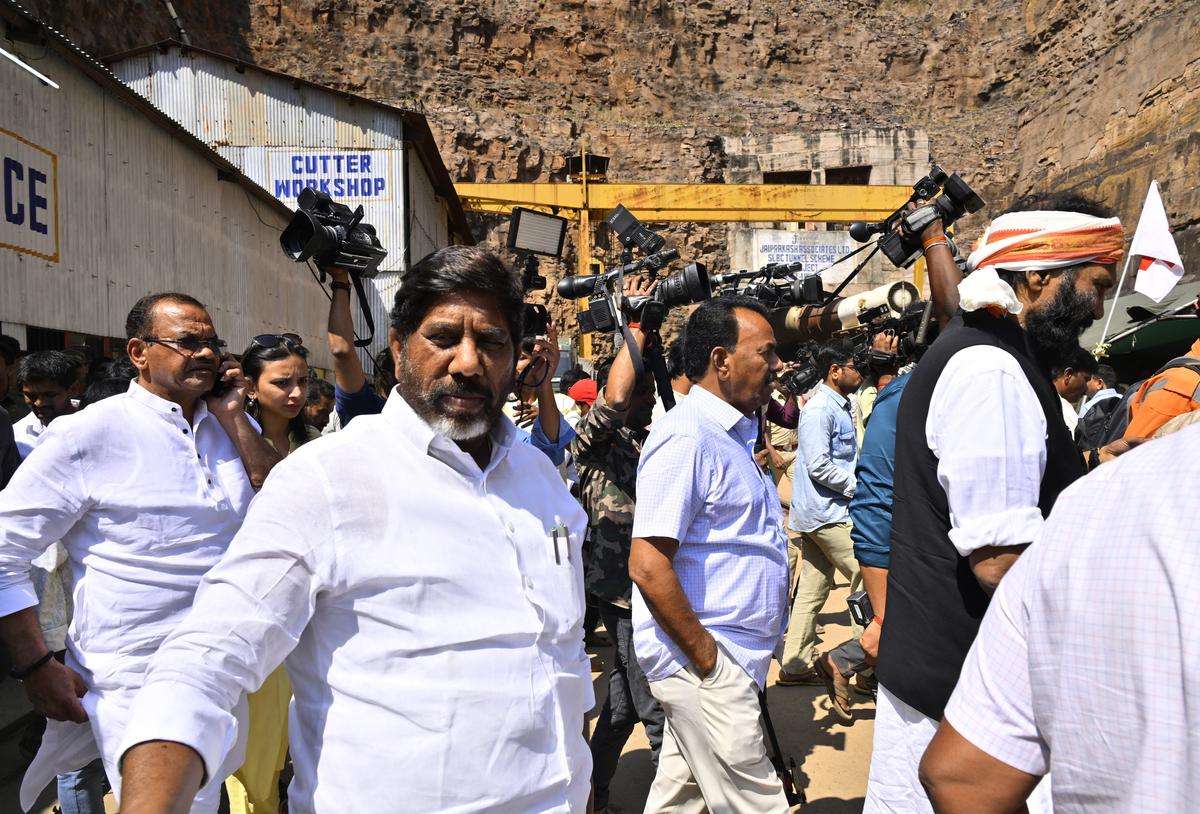 Deputy Chief Minister M. Bhatti Vikramarka, ministers N. Uttam Kumar Reddy, Jupally Krishna Rao and Komatireddy Venkat Reddy at the contract agency’s (Jaiprakash Associates) site office near the mouth of SLBC tunnel that removal of slush and dewatering should be given first priority to facilitate the rescue teams make a headway and reach the exact spot of accident where the two engineers, two technical staff and four workers are trapped at Domalpenta village of Nagarkurnool district on Tuesday, February 25, 2025. Deputy Chief Minister M. Bhatti Vikramarka, ministers N. Uttam Kumar Reddy, Jupally Krishna Rao and Komatireddy Venkat Reddy at the contract agency’s (Jaiprakash Associates) site office near the mouth of SLBC tunnel that removal of slush and dewatering should be given first priority to facilitate the rescue teams make a headway and reach the exact spot of accident where the two engineers, two technical staff and four workers are trapped at Domalpenta village of Nagarkurnool district on Tuesday, February 25, 2025.