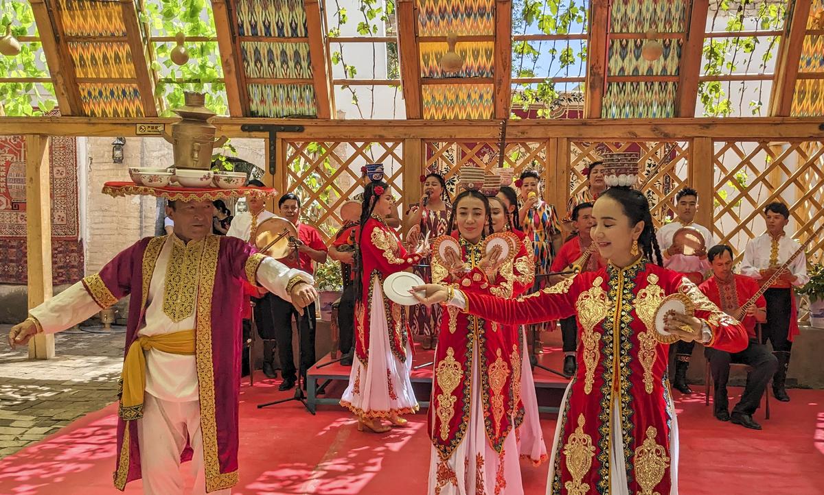 In Kuqa Qiuz Alley, a sprawling old Uyghur home, whose residents have long since moved out, has been converted into an area for tourists to experience Uyghur culture.