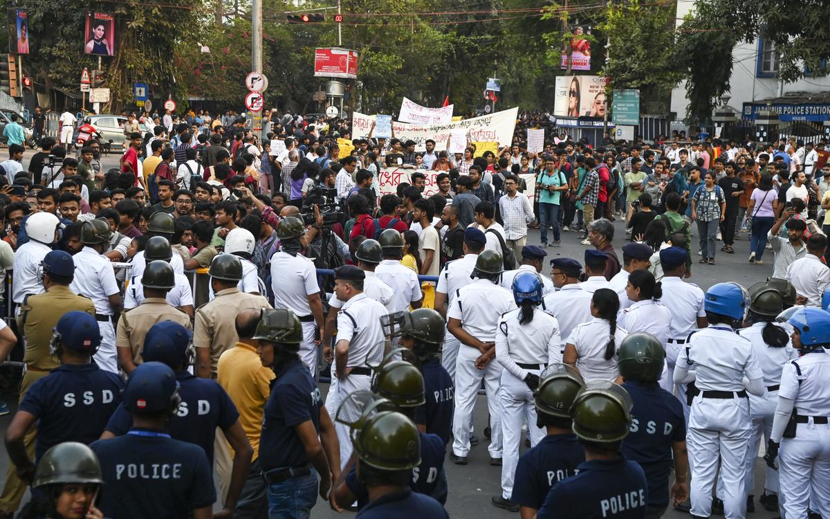 Police personnel guard as students of Jadavpur University, along with other students, take out a protest rally from Jadavpur University over the clash between students and the police during West Bengal Education Minister Bratya Basu to the university, in Kolkata on March 3, 2025. File