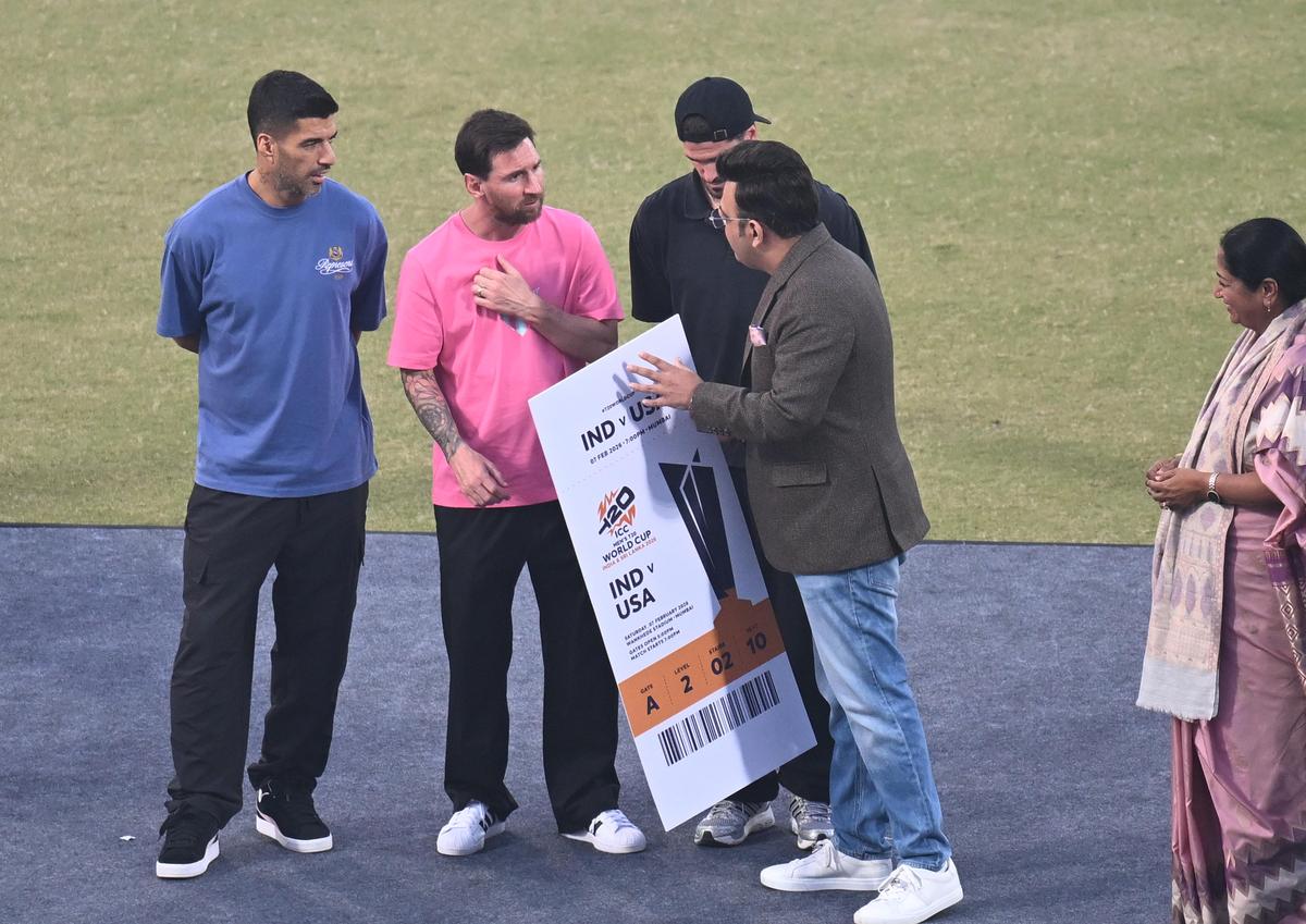 ICC president Jay Shah presenting a ticket for the India-USA T20 World Cup match to be held next year as Luis Suarez, Rodrigo de Paul and Delhi CM Rekha Gupta look on. ICC president Jay Shah presenting a ticket for the India-USA T20 World Cup match to be held next year as Luis Suarez, Rodrigo de Paul and Delhi CM Rekha Gupta look on.