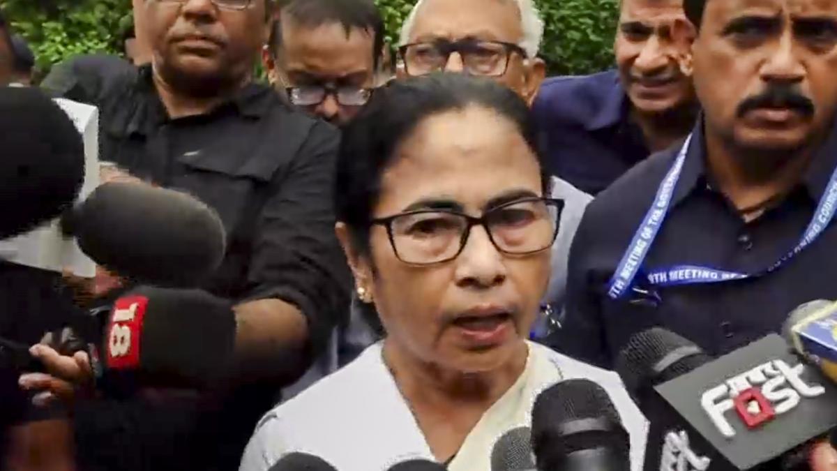 Mamata Banerjee walks out of NITI Aayog meeting, claims was “stopped from speaking after five minutes”