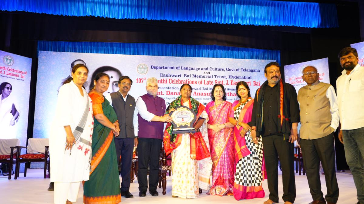 Telangana Minister Seethakka receives Eashwari Bai Memorial Award, calls for protecting Constitution