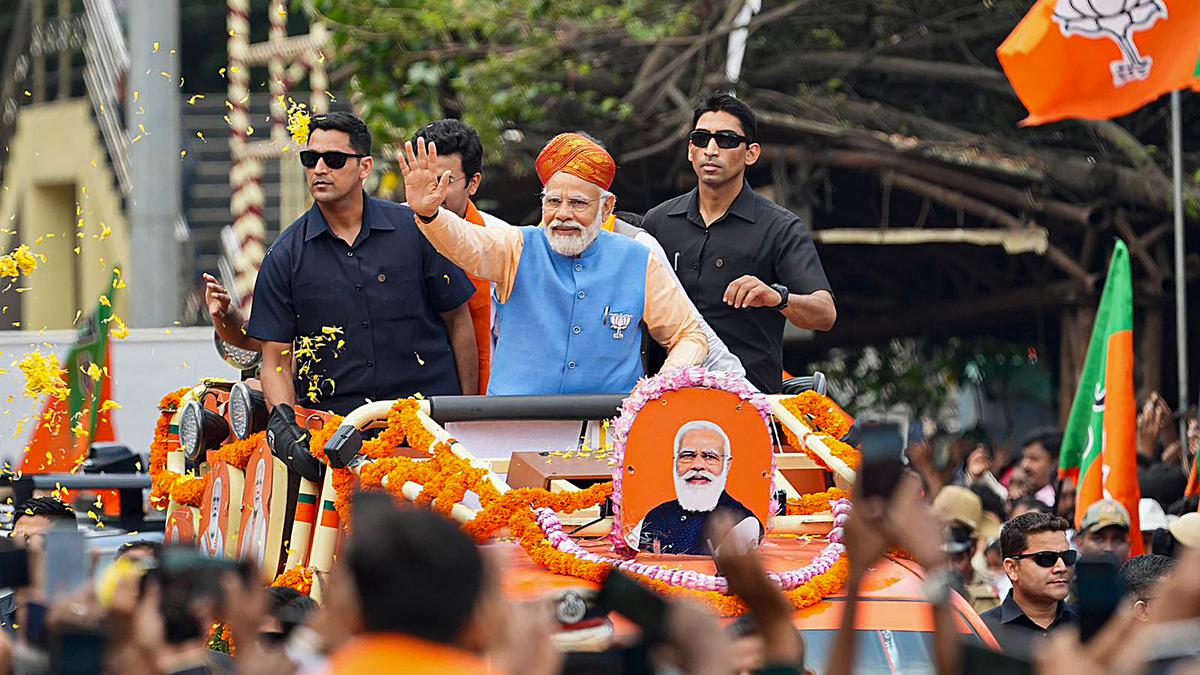 Modi kicks off roadshow in Bengaluru, BJP estimates 10 lakh people came to greet PM