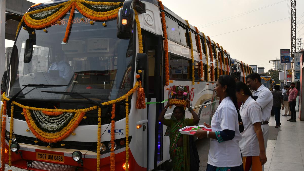 Cameras and AI in TSRTC buses to detect drivers falling asleep, using mobile phones while driving