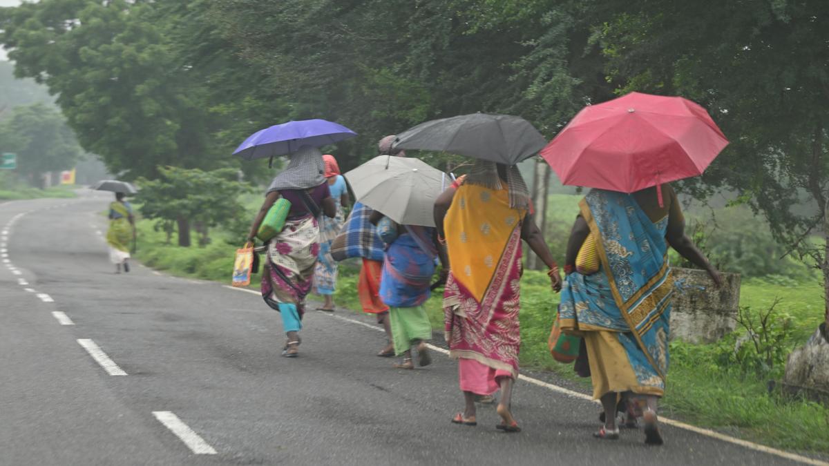 Continuous rain lashes Thoothukudi as cyclone ‘Ditwah’ nears; precautionary measures intensified