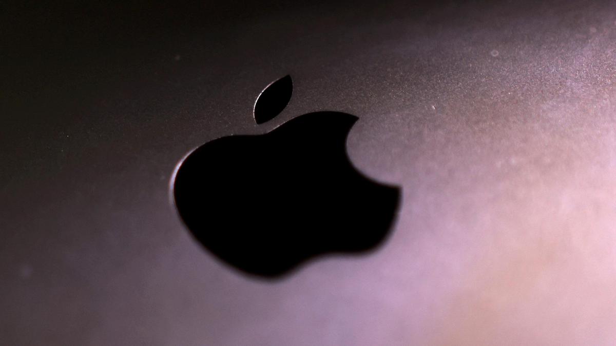 Apple cuts jobs across sales team