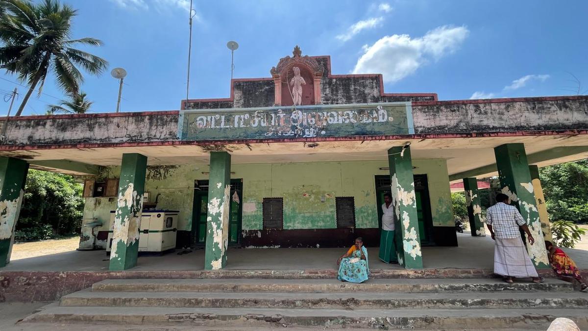 Sirkazhi taluk office in dilapidated condition
