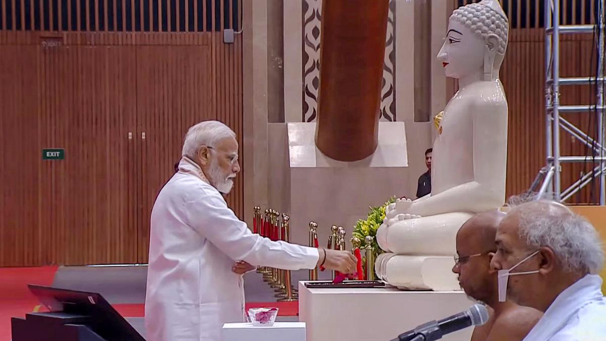 PM Modi, Amit Shah extend wishes on Mahavir Jayanti