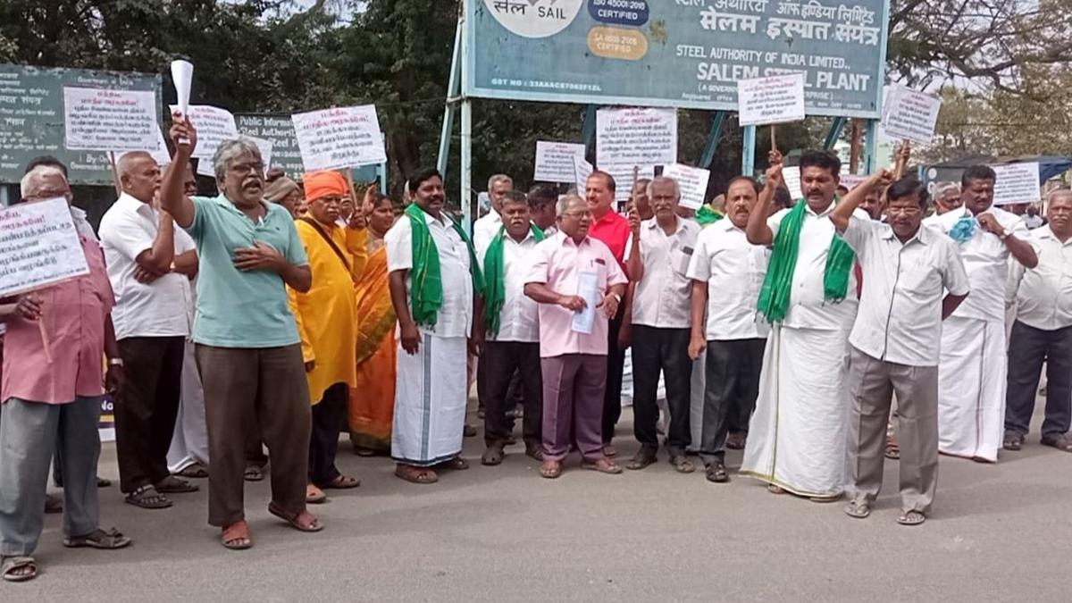 Demonstration against privatisation of SSP held in Salem