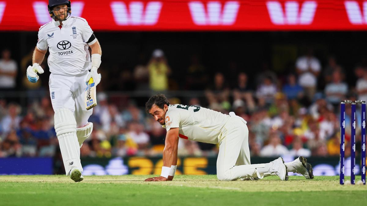 Tes kedua Ashes: Abad perdana Root di tanah Australia mengangkat Inggris