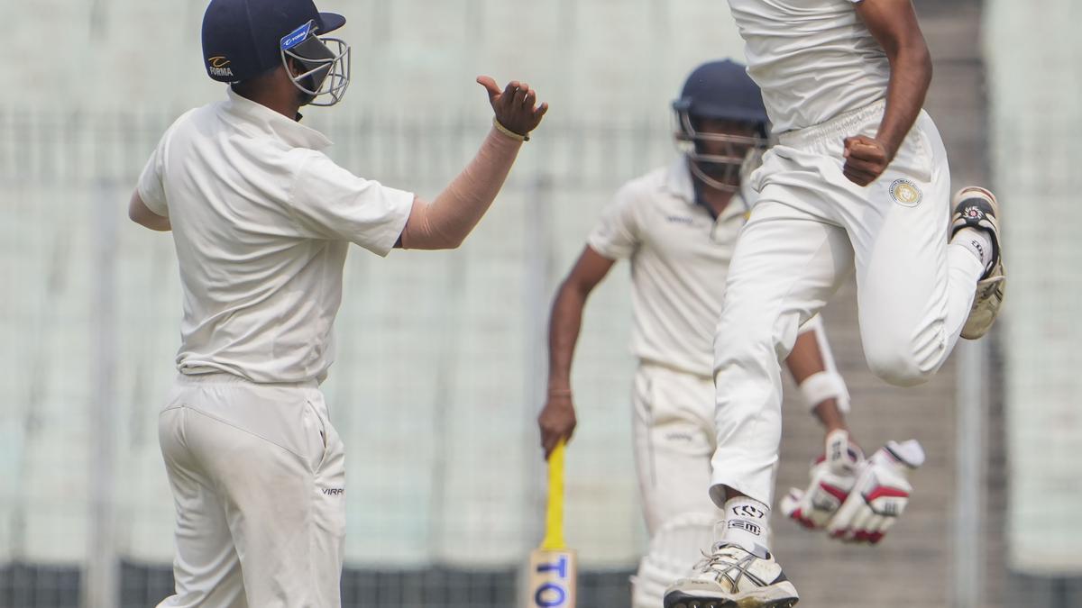 Tiwary and Majumdar battle to keep Bengal in the game with fighting fifties