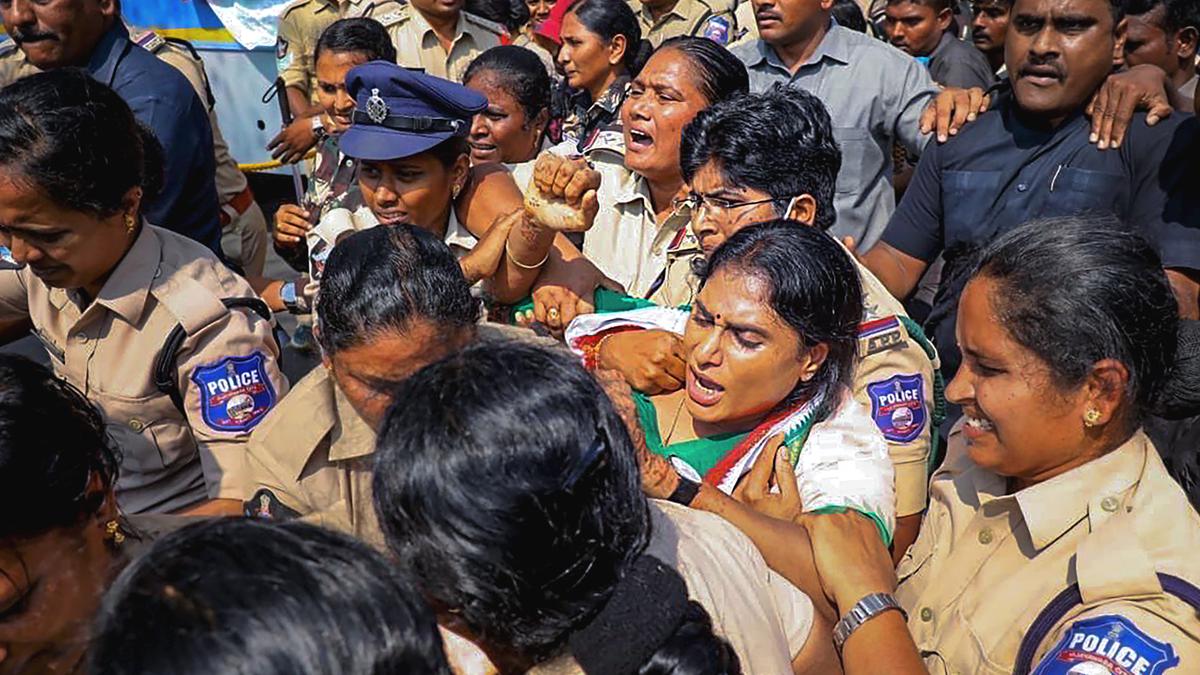 Police Foil Cong. Protest For Mega DSC, Detain Sharmila, Party Leaders ...