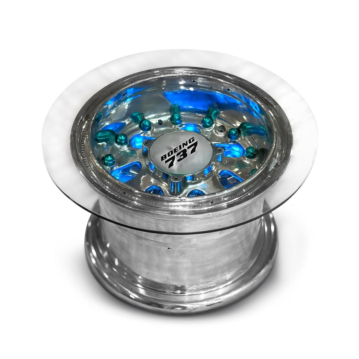 Boeing 737 wheel coffee table chrome edition Boeing 737 wheel coffee table chrome edition