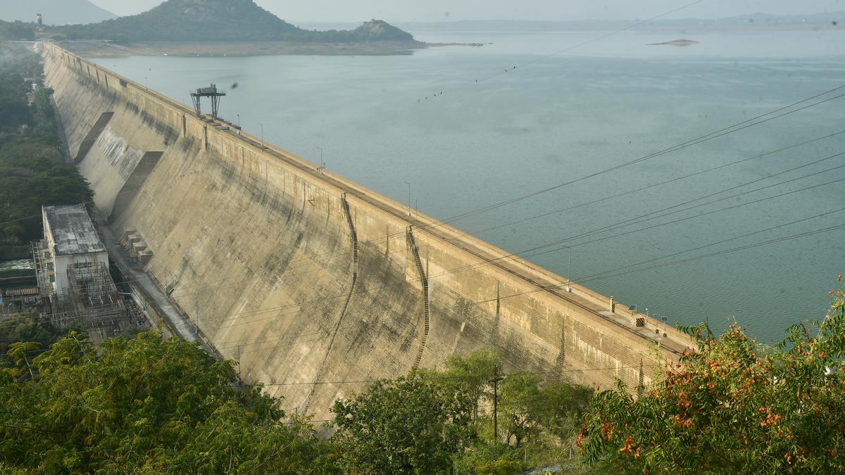 Water level in Mettur dam stands at 111.05 feet