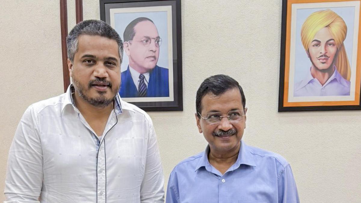 NCP leader Rohit Pawar meets Kejriwal, seeks help to raise Ajit Pawar's plane crash in Parliament