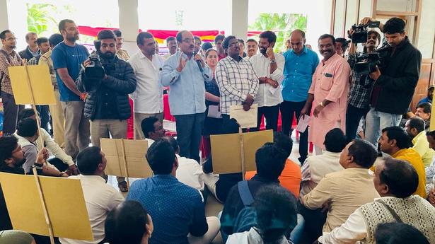 High drama before university Syndicate meeting starts