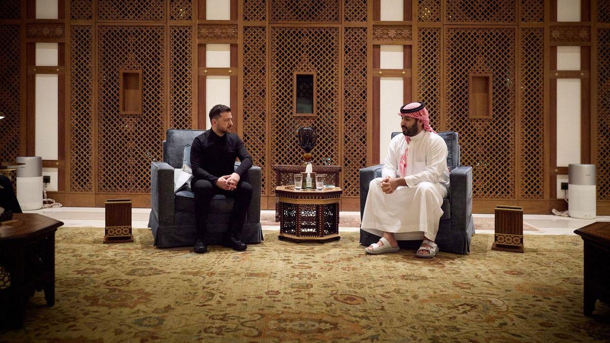 Zelenskyy visits UAE for talks on security situation