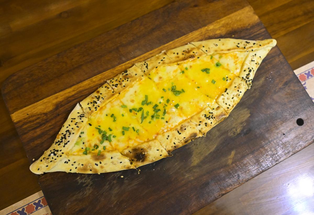 Cheese pide