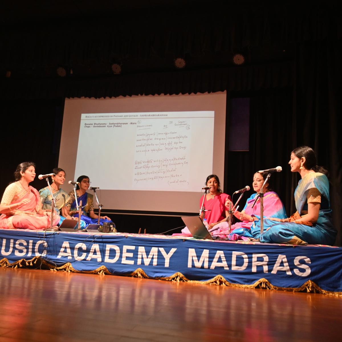गीता राजा और उनके शिष्य गीता राजा और उनके शिष्य