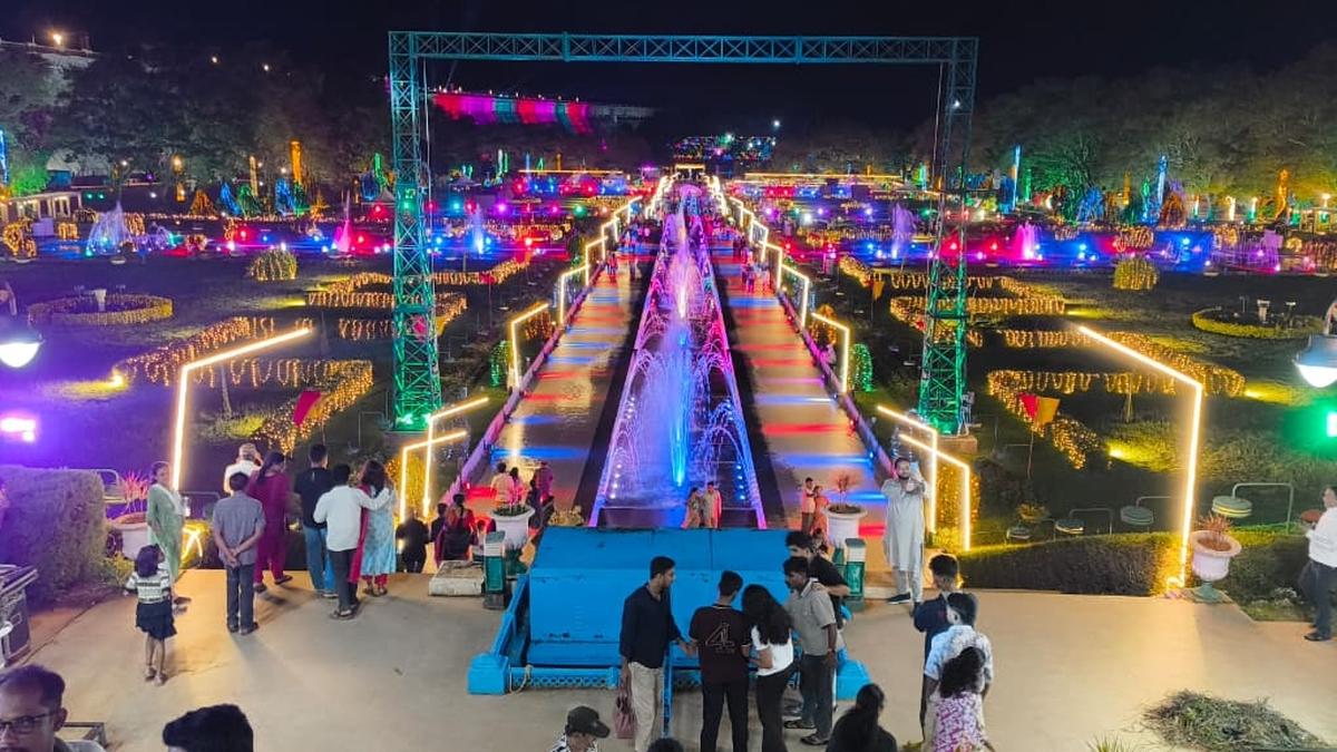 Cauvery Aarti: Entry fee, vehicle toll for Brindavan Gardens waived, free  laddoos for visitors - The Hindu
