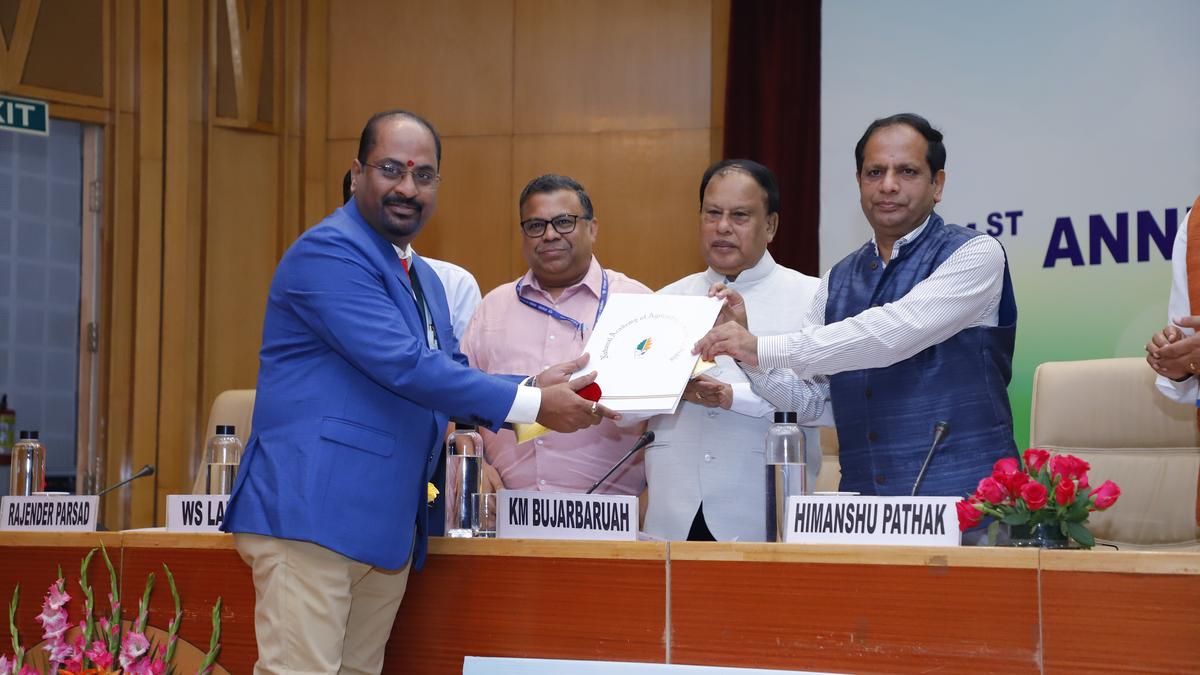 ICAR Director Dr. Maganti Sheshu Madhav honoured with NAAS fellow award 