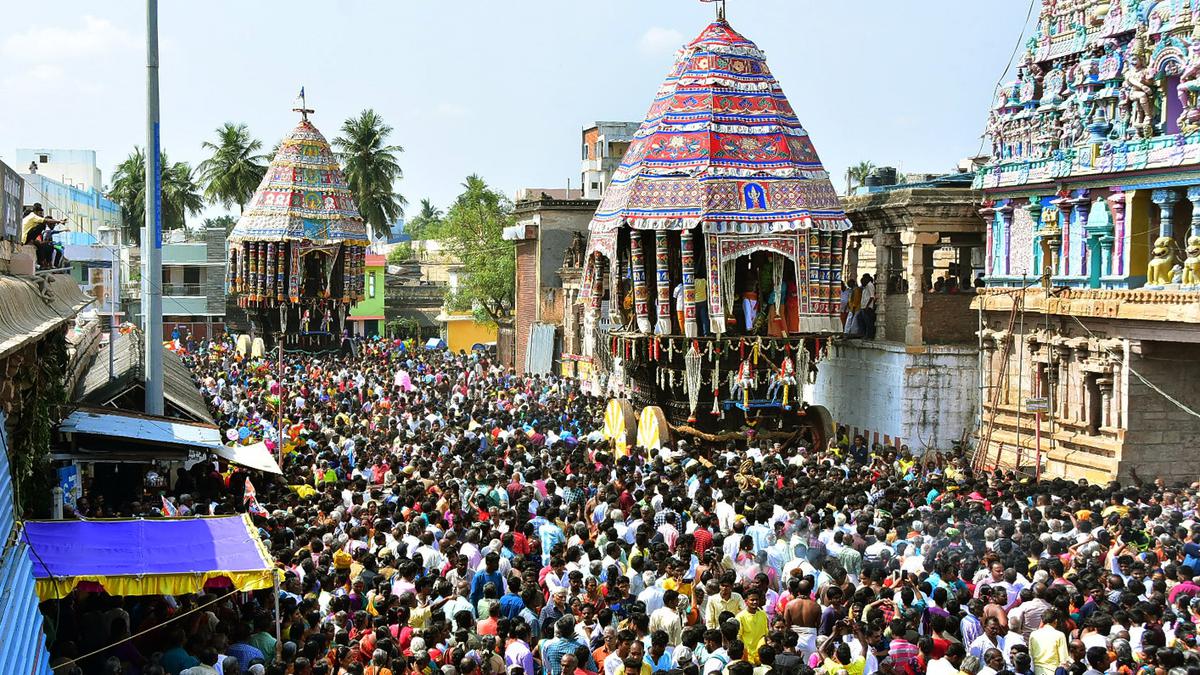 Car festival of Tiruvanaikovil temple draws devotees in large numbers
