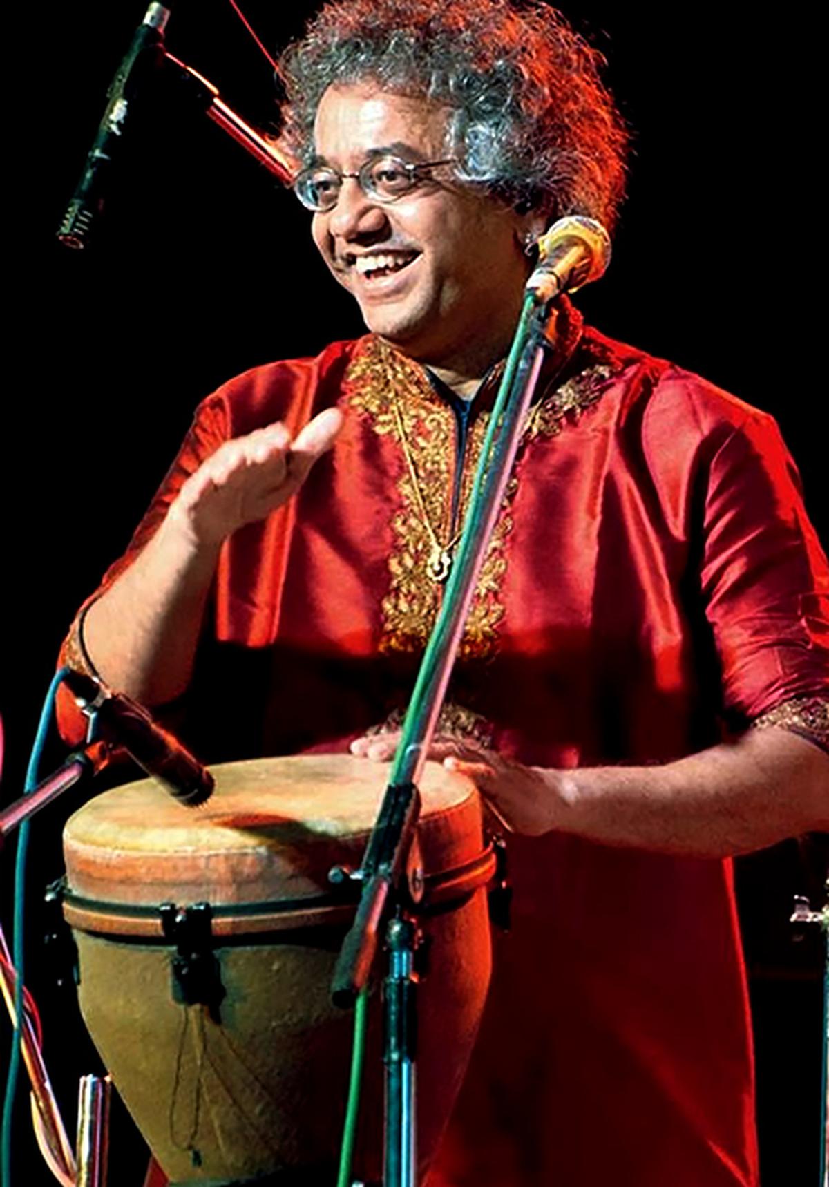 Taufiq Qureshi playing the djembe