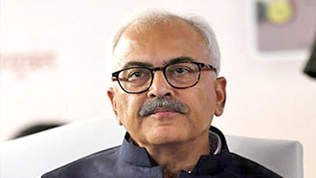 Union Home Secretary to review crowding at airports