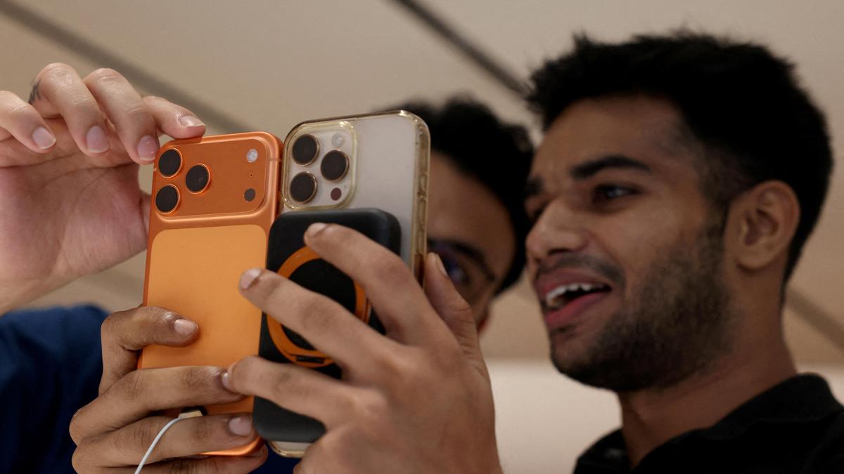India’s smartphone shipments fall to six‑year low in Q1 as memory‑driven price hikes dent demand; India gains US supply‑chain share