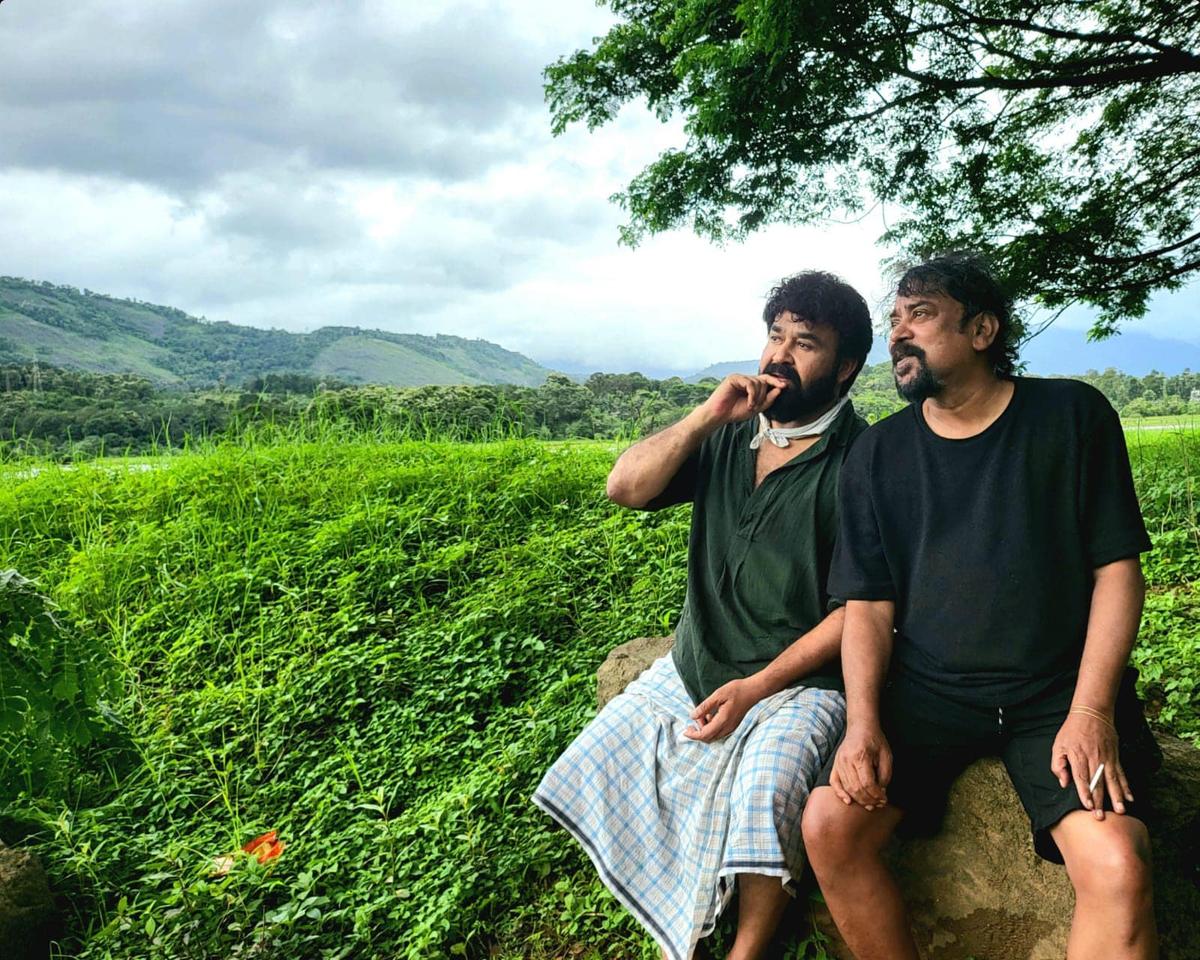 Mohanlal and Santosh Sivan on the location of ‘Olavum Theeravum’, a remake of the 1970 film of the same name.