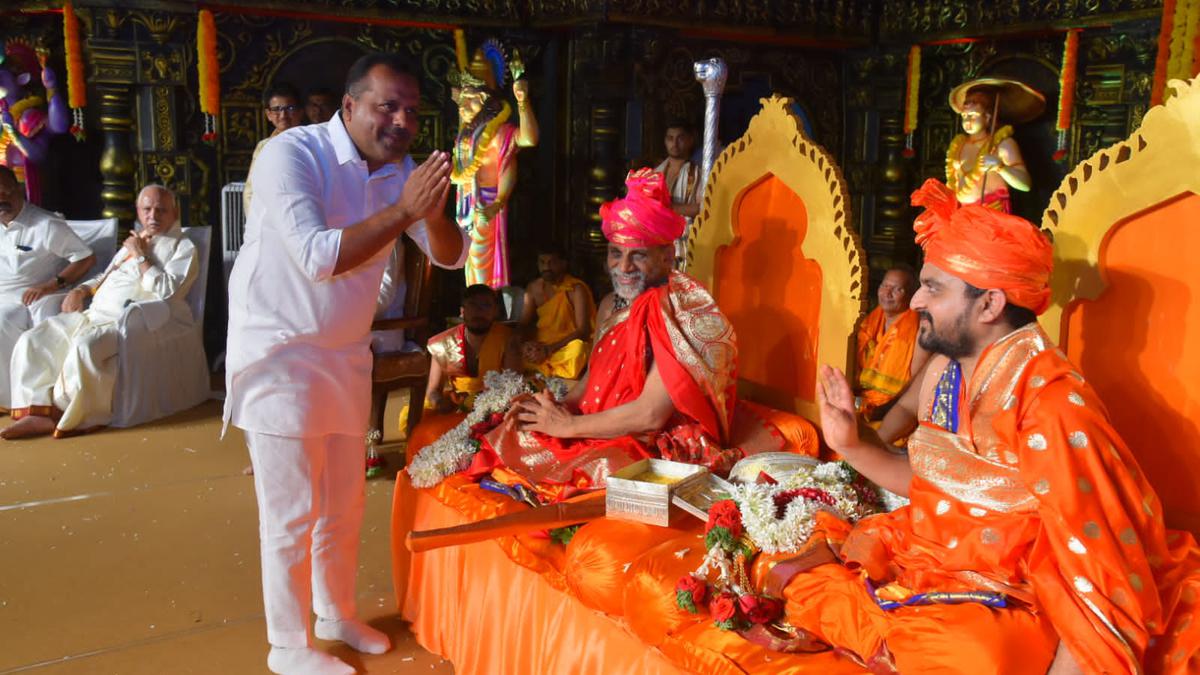 Seers should take lead to address disharmony in society, says Assembly Speaker U.T. Khader at Paryaya Darbar in Udupi