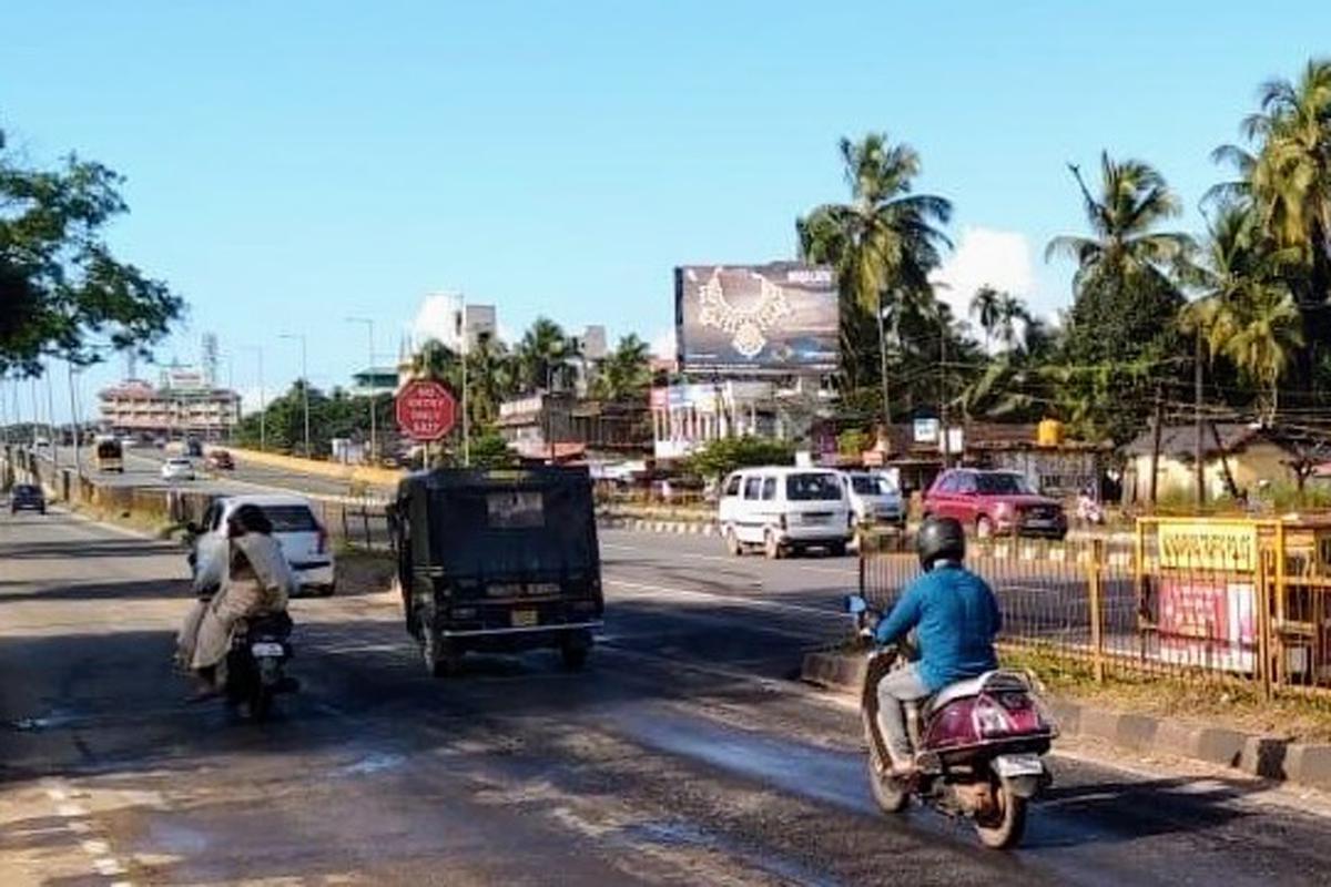 Opening for vehicular entry into Kundapur given between two flyovers on NH 66