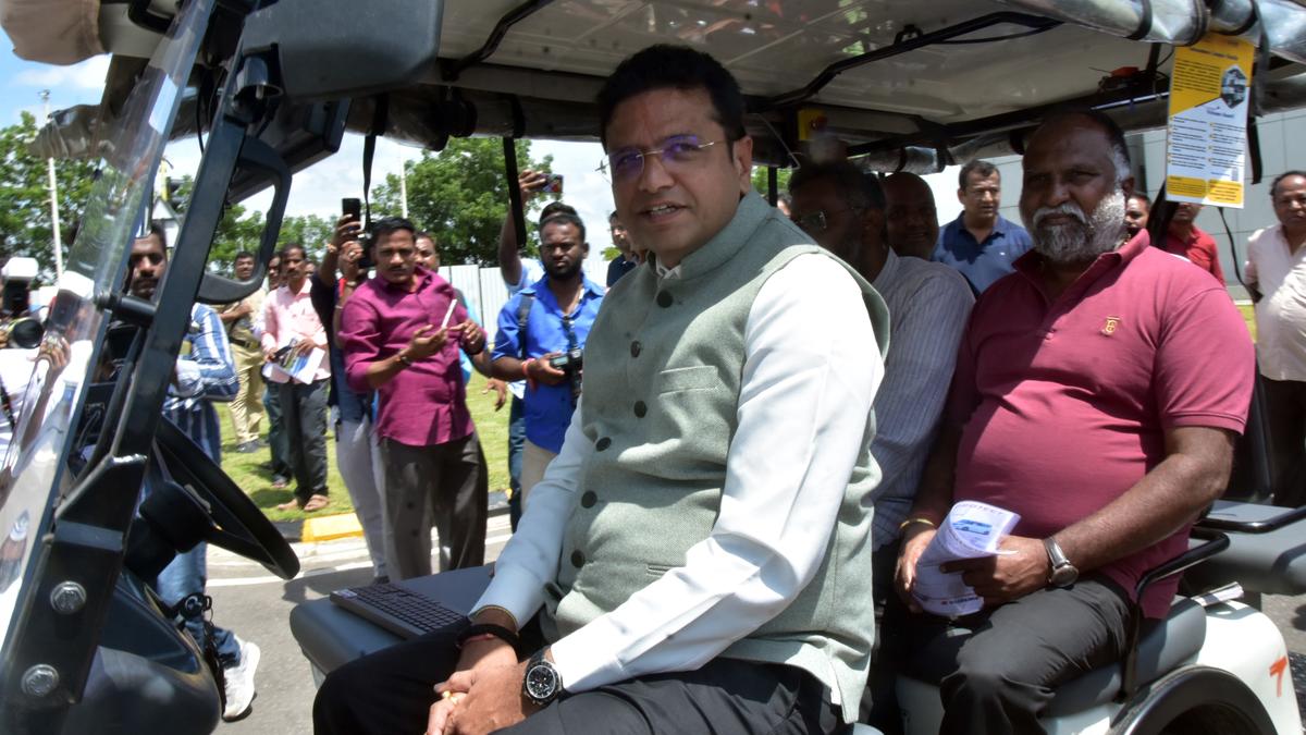 Sridhar Babu test-drives IIT Hyderabad&rsquo;s driverless vehicle