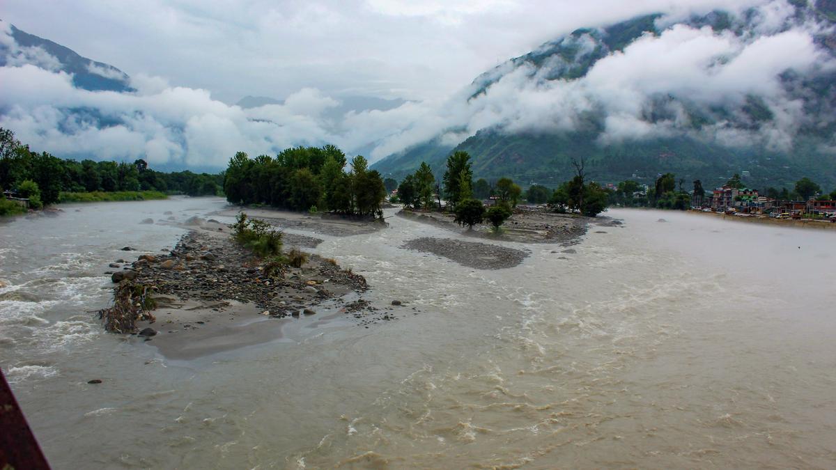 Death toll crosses 100 as heavy rains continue in Himachal Pradesh, 338 roads closed