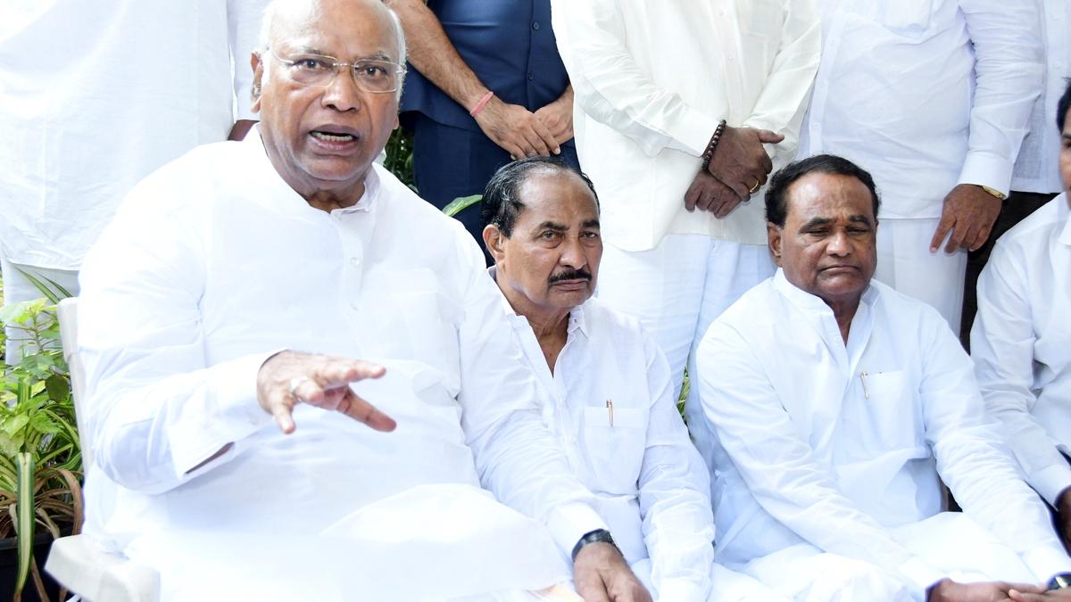 Kharge: Pawar's Statement Exposes Adani-BJP Nexus