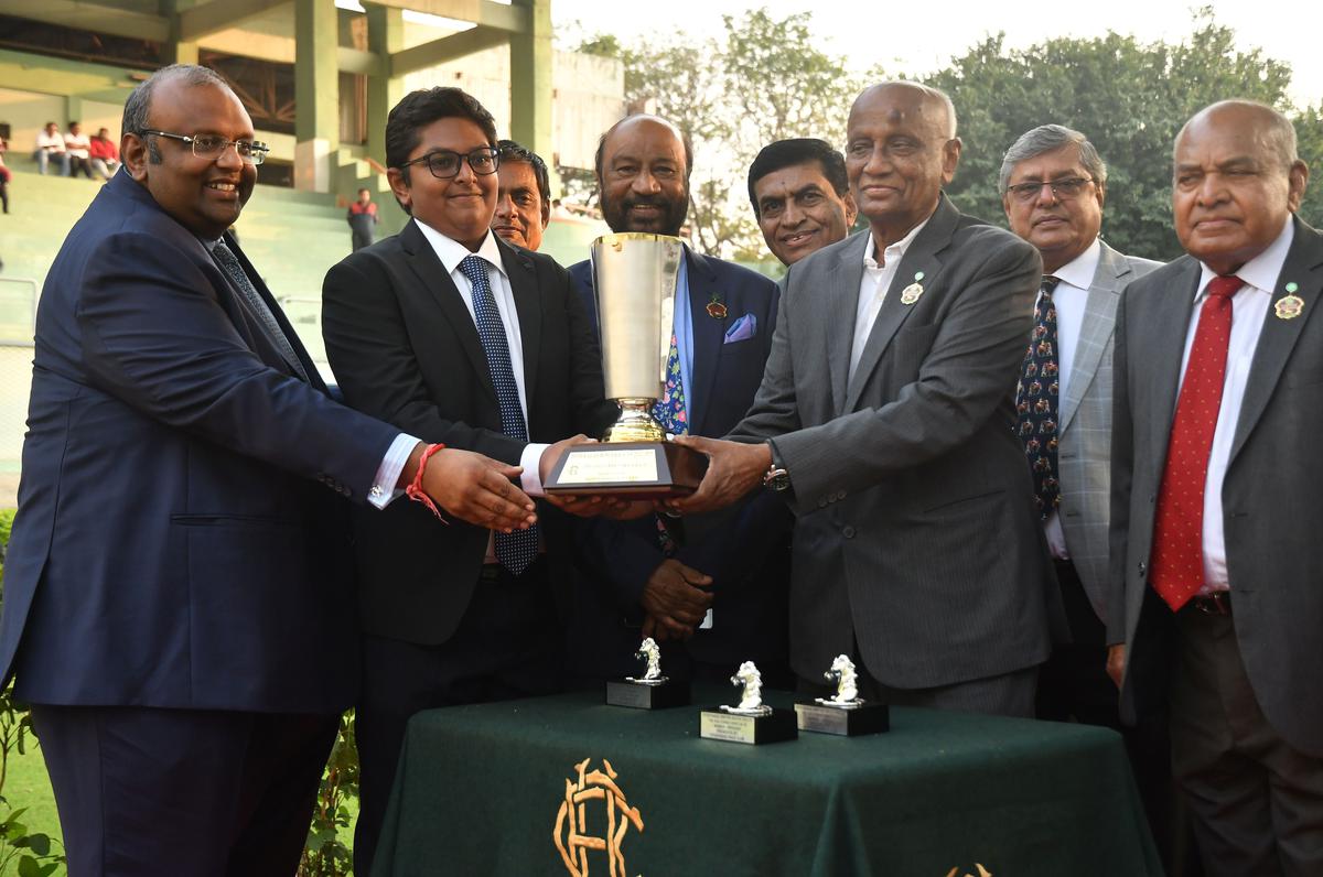 Hyderabad Race Club chairperson R. Surender Reddy presenting the Golconda Oaks winner’s trophy to Arun Alagappan and  Pranav Alagappan, as other HRC officials look on, at the Hyderabad Race Club on Monday, January 02, 2023. 