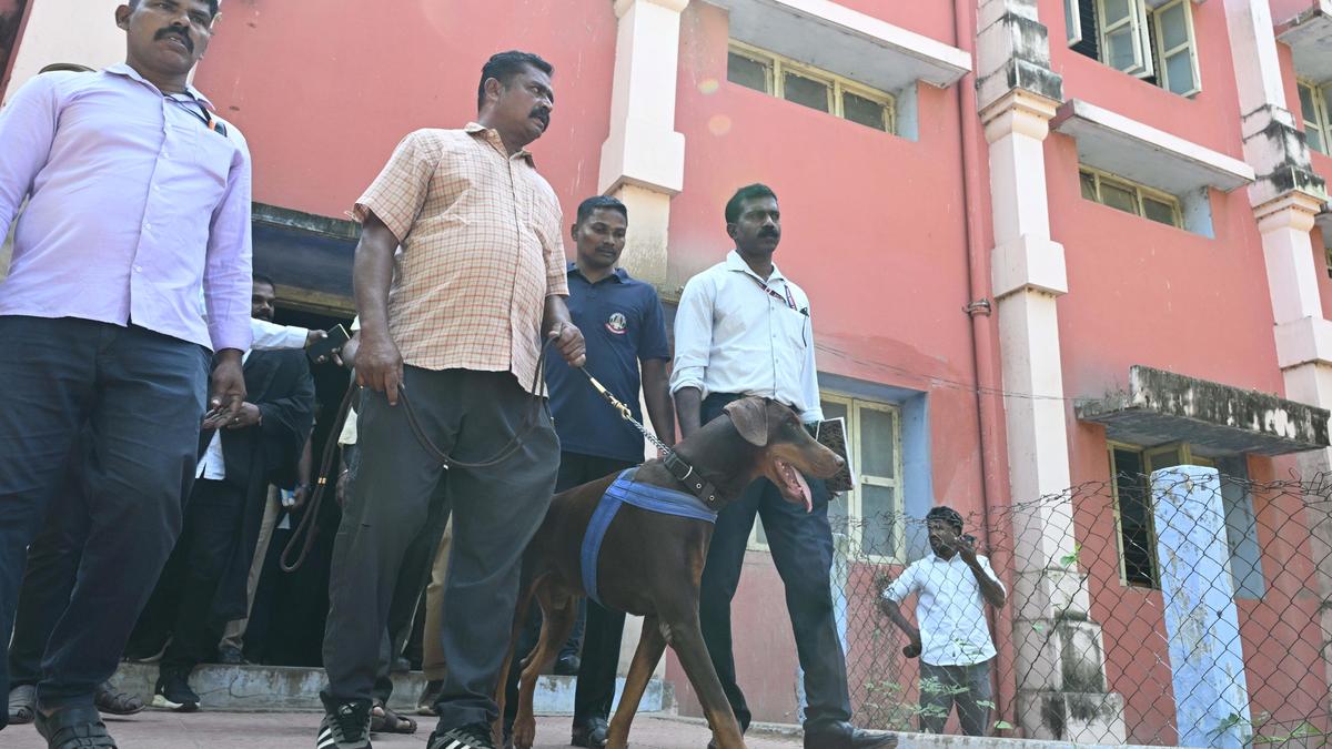 Bomb threat to Tirunelveli District Court complex