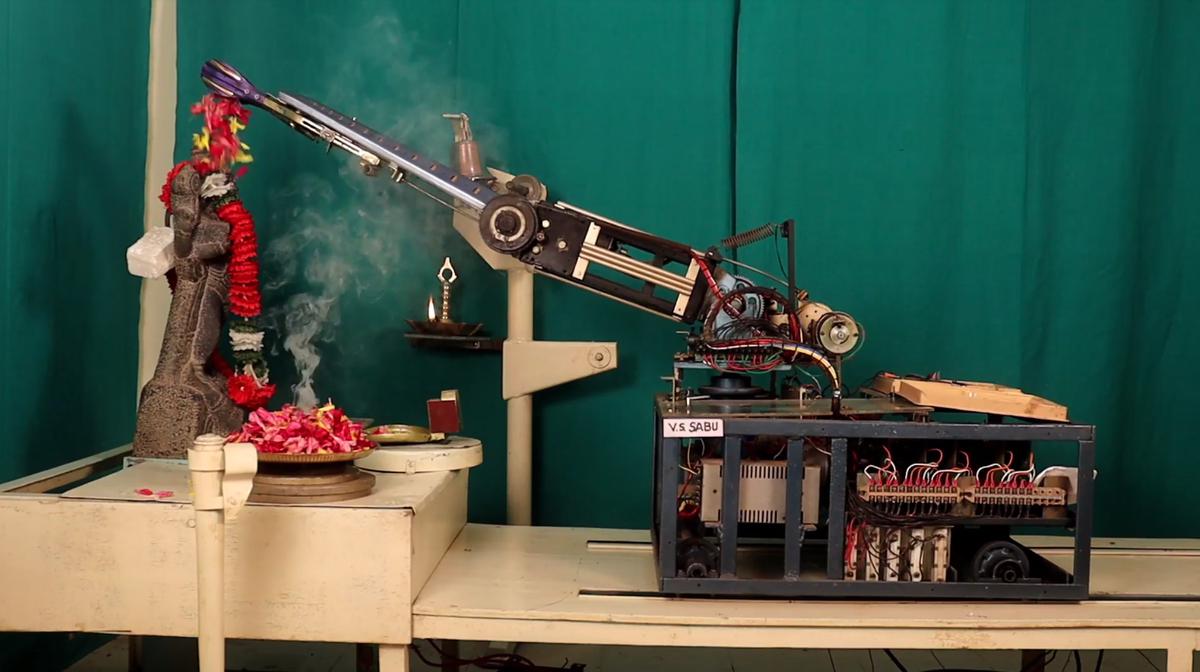 Watch | A Robot is the high priest in Sabu’s research lab