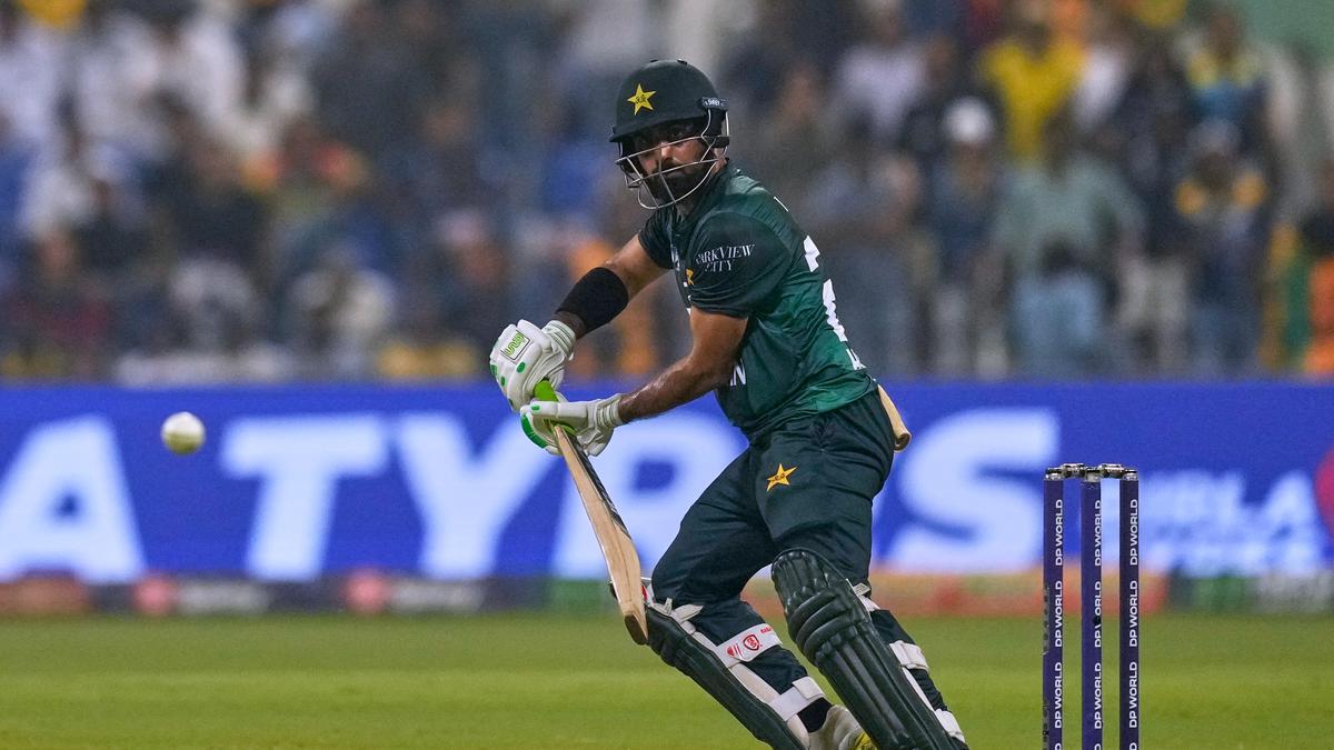 Talat-Nawaz duo guides Pakistan home