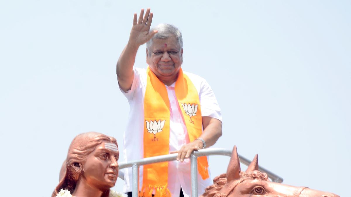 Large gathering welcomes Jagadish Shettar as he launches poll campaign in Belagavi