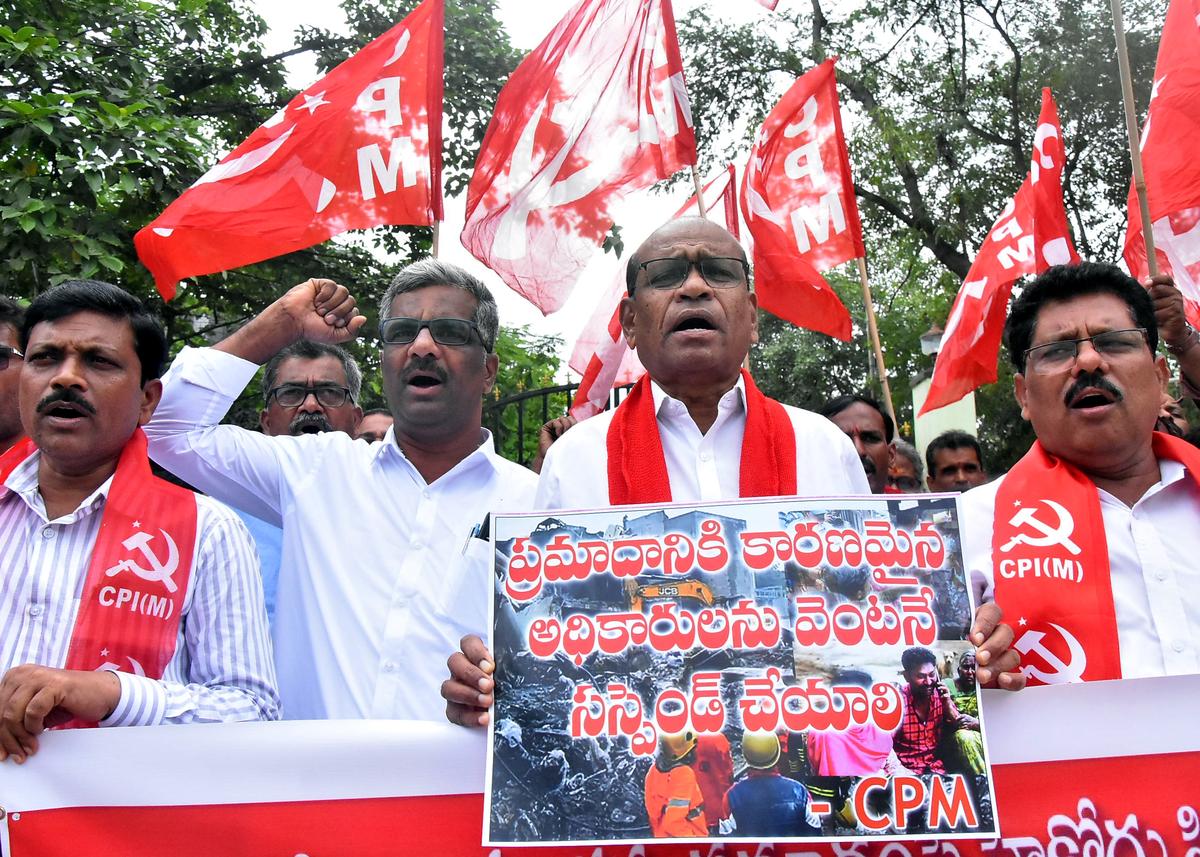 Chukka Ramulu CPM Party State Excutive Mmeber along with District CPM Leaders Staging dharna Against Sigachi Indutry and Government infront of Collector office at Sangareddy in Sangareddy district.
