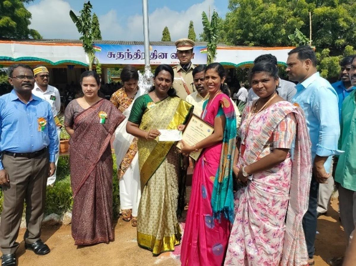 Manikam Ramaswami College of Arts and Science, Madurai receives ‘Green Champion Award 2023’ from Collector M. S. Sangeetha. 