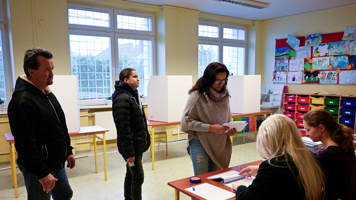 Slovakia votes for President amid deep divisions over Ukraine