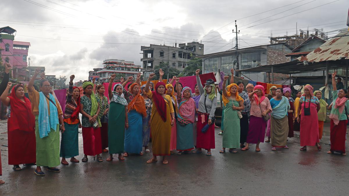 Three civilians injured in Manipur as crowds of women throng police stations demanding release of five men