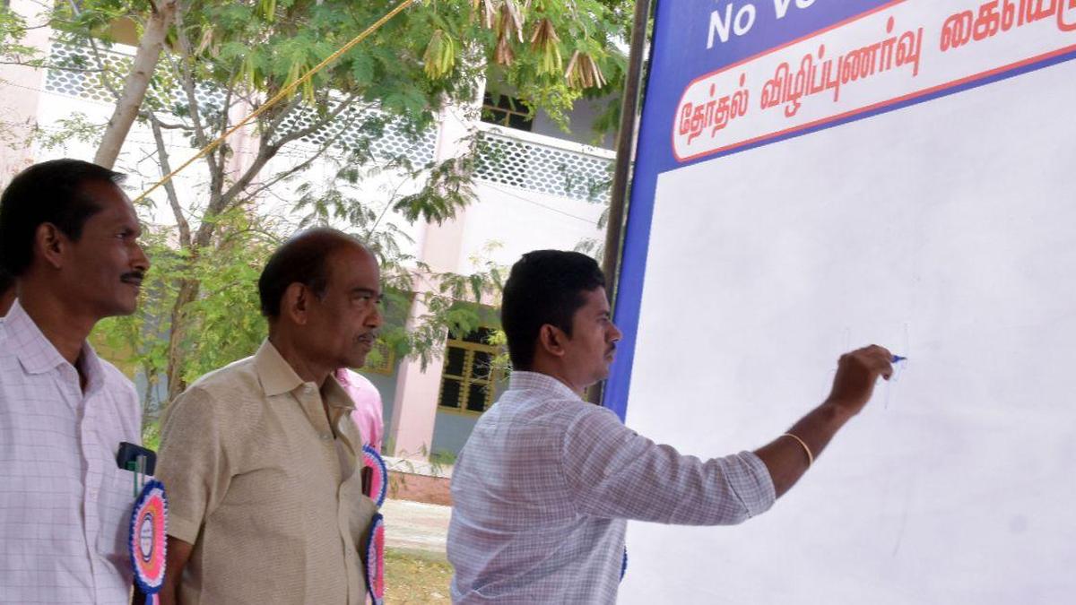 Exercise your franchise without fail, says Collector